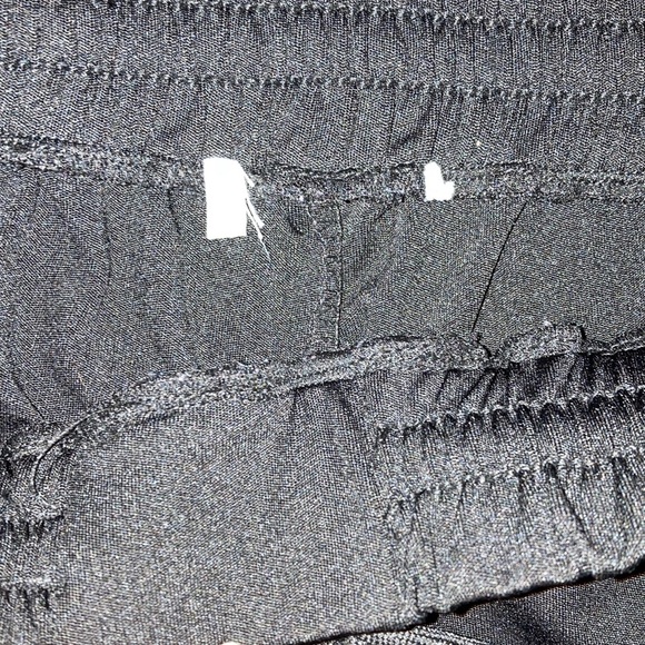 Black pants with zipper detail + pockets - Picture 2 of 4